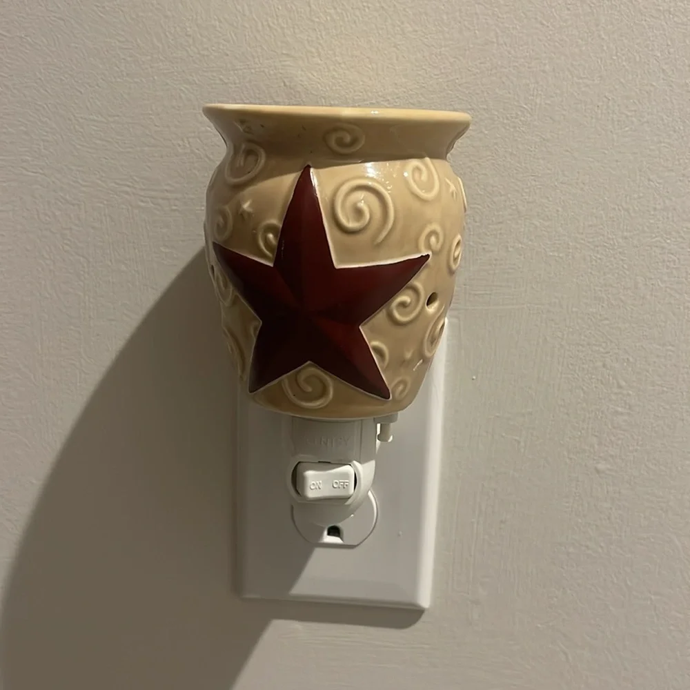 Scentsy retired primitive, barn, star wall, plug, nightlight